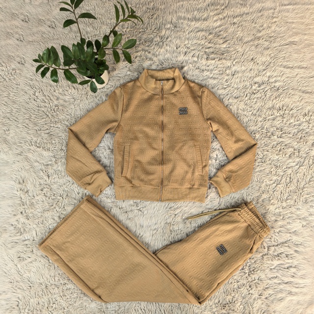Fashion Embroidery Embossing Zipper Tracksuit Set