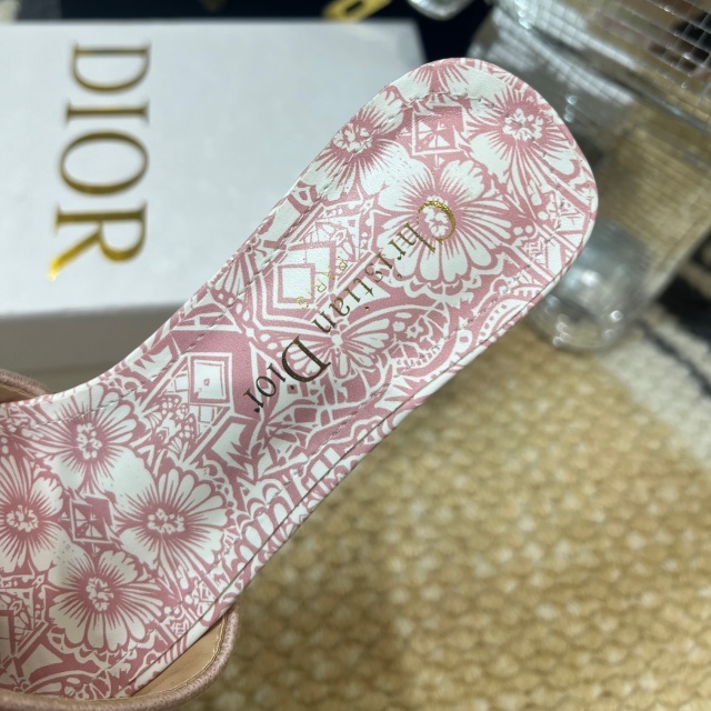 Fashion Embroidery Women Flat Sandals