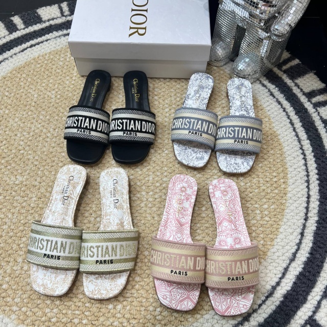 Fashion Embroidery Women Flat Sandals