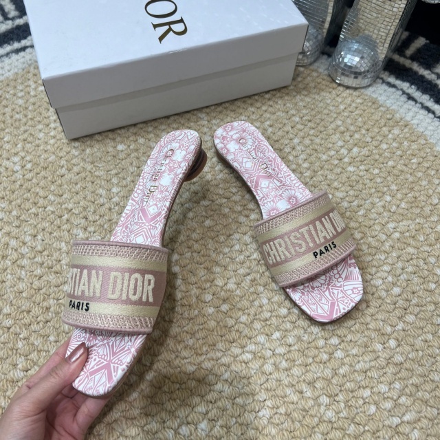 Fashion Embroidery Women Flat Sandals