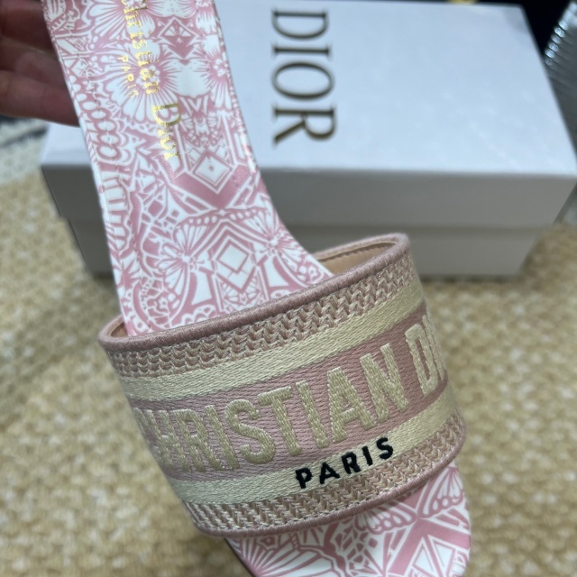 Fashion Embroidery Women Flat Sandals