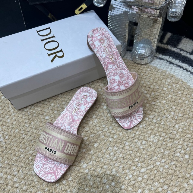 Fashion Embroidery Women Flat Sandals