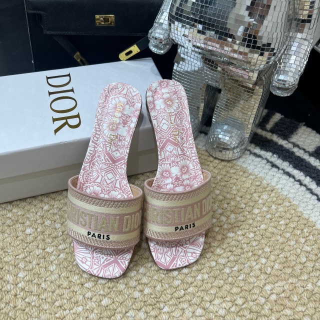 Fashion Embroidery Women Flat Sandals