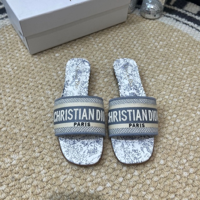 Fashion Embroidery Women Flat Sandals