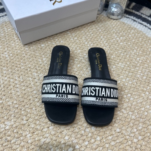 Fashion Embroidery Women Flat Sandals