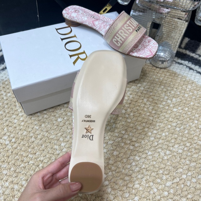 Fashion Embroidery Women Flat Sandals