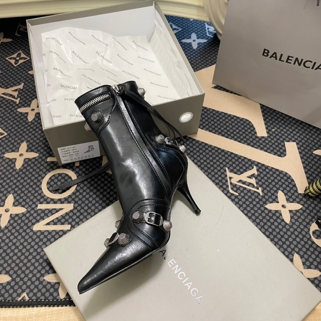 Luxury Fashion Leather Pointed Toe Martin Boots