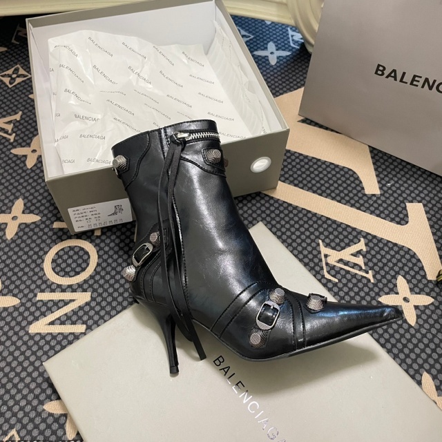 Luxury Fashion Leather Pointed Toe Martin Boots