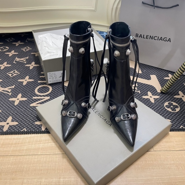 Luxury Fashion Leather Pointed Toe Martin Boots