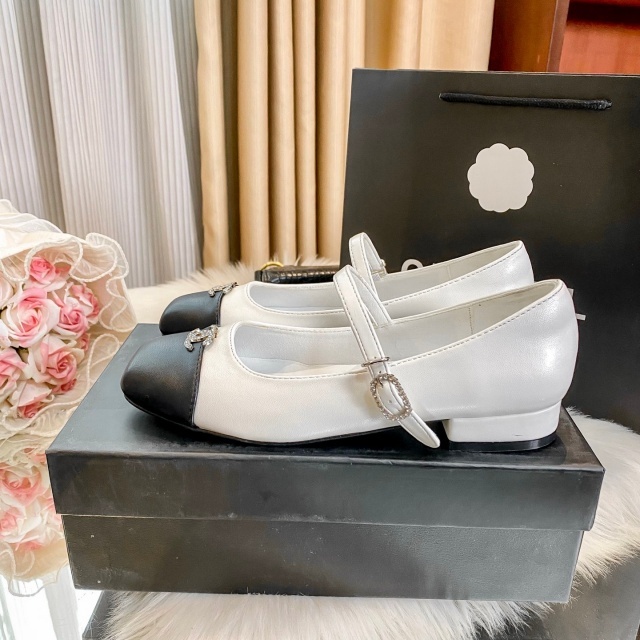 Rhinestones Fashion Leather Flat Shoes