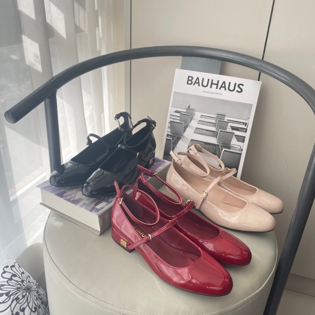 Ankle Strap Fashion Women Leather Shoes