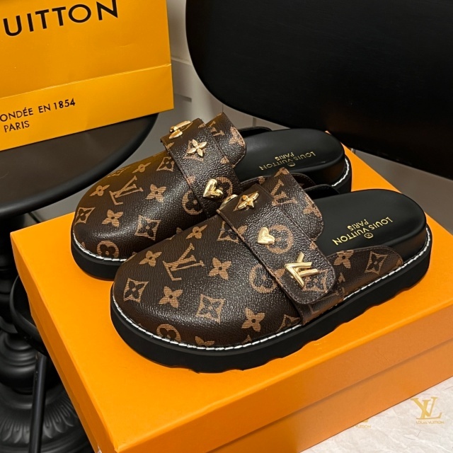Fashion Metal Logo Women Casual Slides