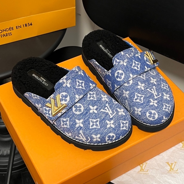 Luxury Fashion Metal Logo Furry Slides