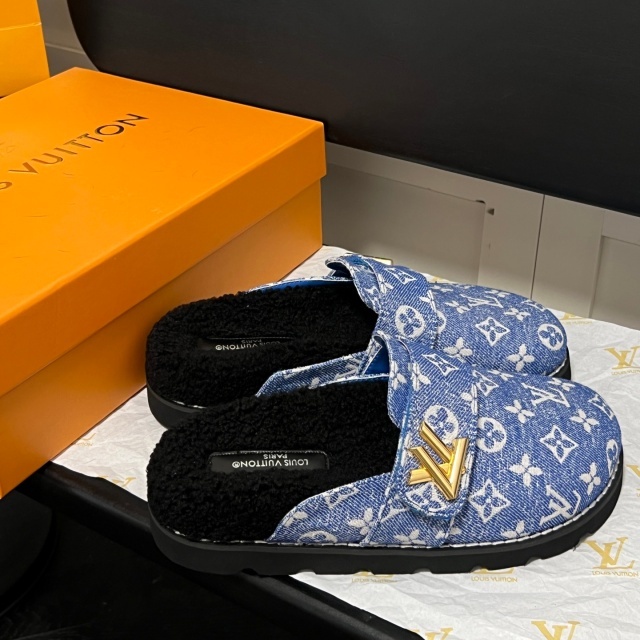 Luxury Fashion Metal Logo Furry Slides