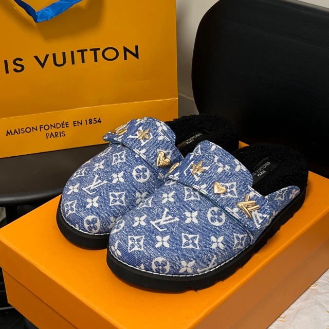 Luxury Fashion Metal Logo Furry Slides