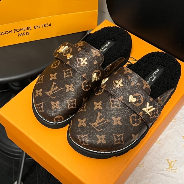 Luxury Fashion Metal Logo Furry Slides