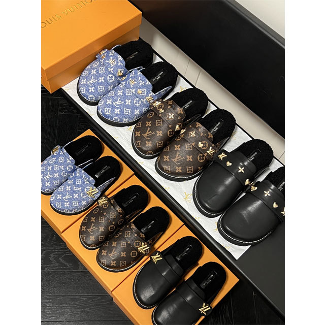 Luxury Fashion Metal Logo Furry Slides