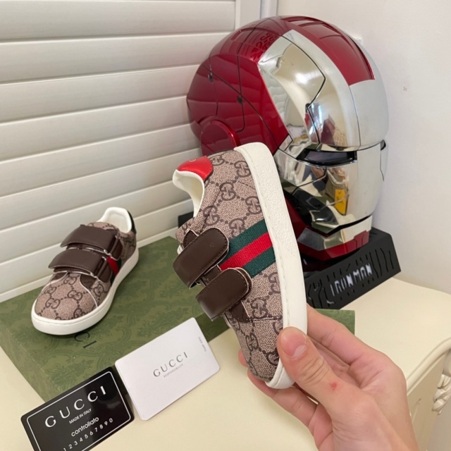 Fashion Design Children Velcro Sneakers