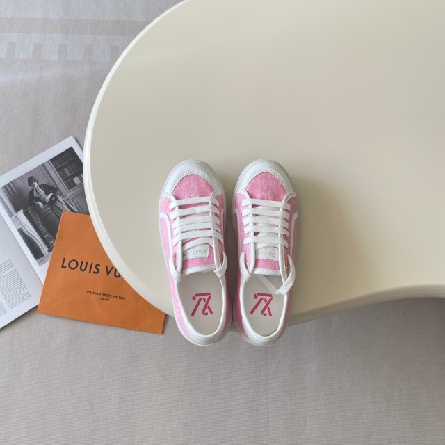 Fashion Design Women Lace-Up Sneakers