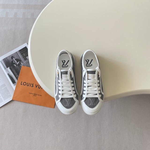 Fashion Design Women Lace-Up Sneakers