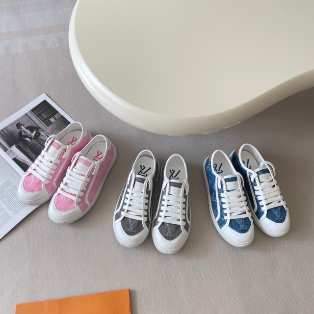 Fashion Design Women Lace-Up Sneakers