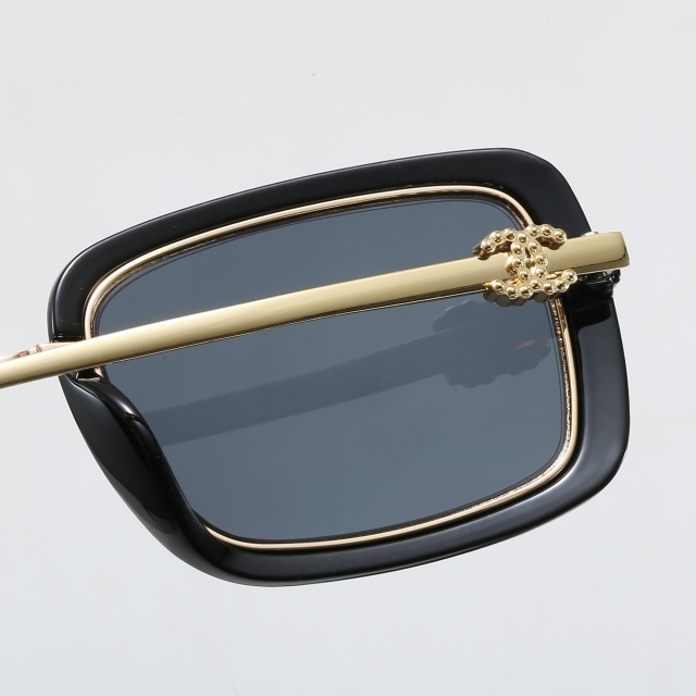 Contrast Color Full Frame Luxury Glasses
