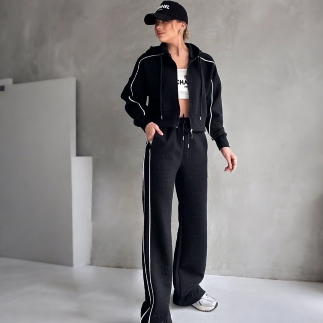 Fashion Embossing Women Fall Hooded Tracksuit Set
