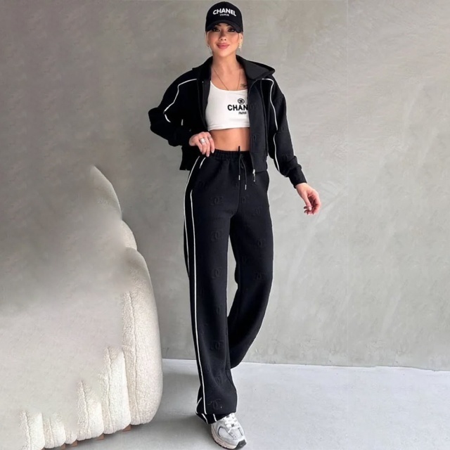 Fashion Embossing Women Fall Hooded Tracksuit Set