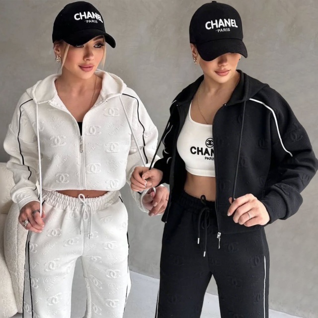 Fashion Embossing Women Fall Hooded Tracksuit Set