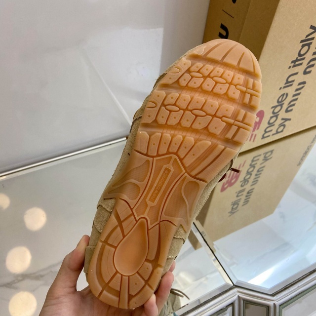 Fashion Lace-Up Women Furry Sneakers