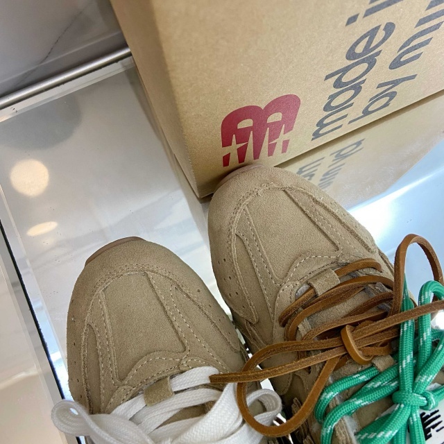 Fashion Lace-Up Women Furry Sneakers
