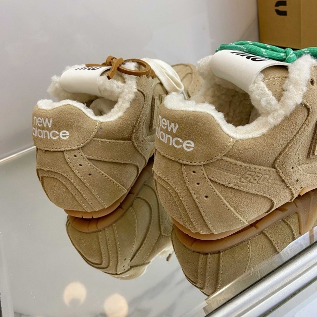 Fashion Lace-Up Women Furry Sneakers