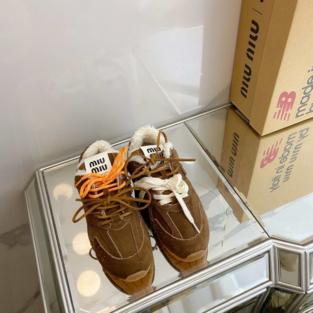 Fashion Lace-Up Women Furry Sneakers