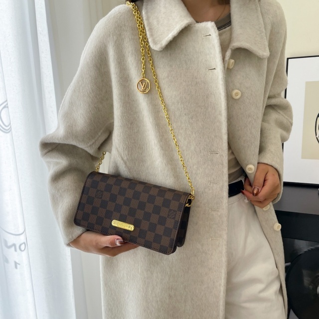 Chained Leather Fashion Women Messenger Bags