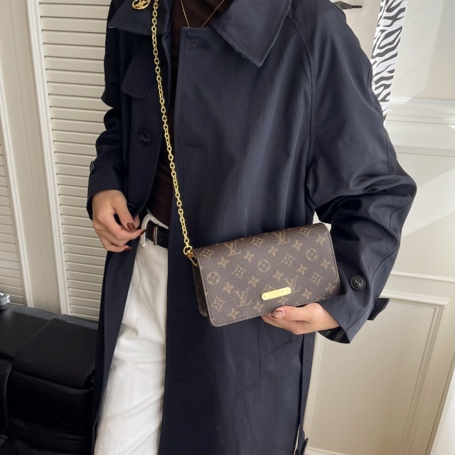 Chained Leather Fashion Women Messenger Bags