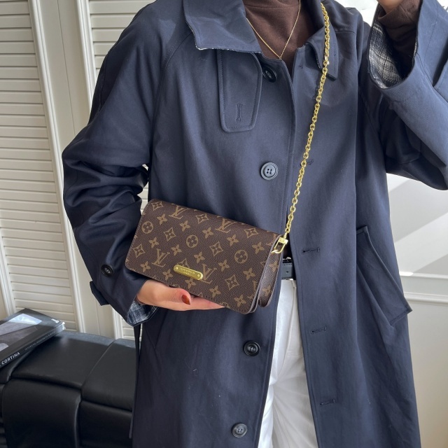 Chained Leather Fashion Women Messenger Bags