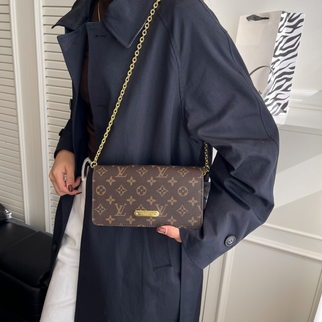 Chained Leather Fashion Women Messenger Bags