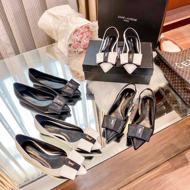 Metal Logo Leather Pointed Toe Flat Slides