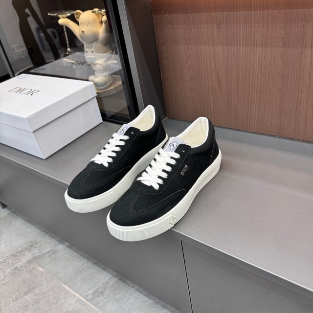 Women Luxury Fashion Lace-Up Sneakers