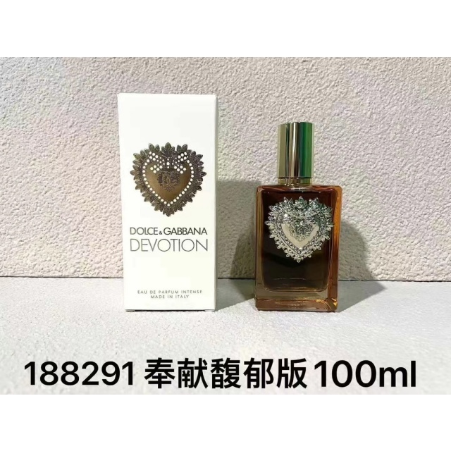 Luxury Women Offering Rich Fragrant Perfume