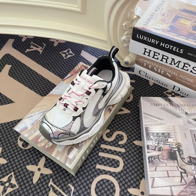 Big Size Fashion Lace-Up Casual Breathable Sneakers