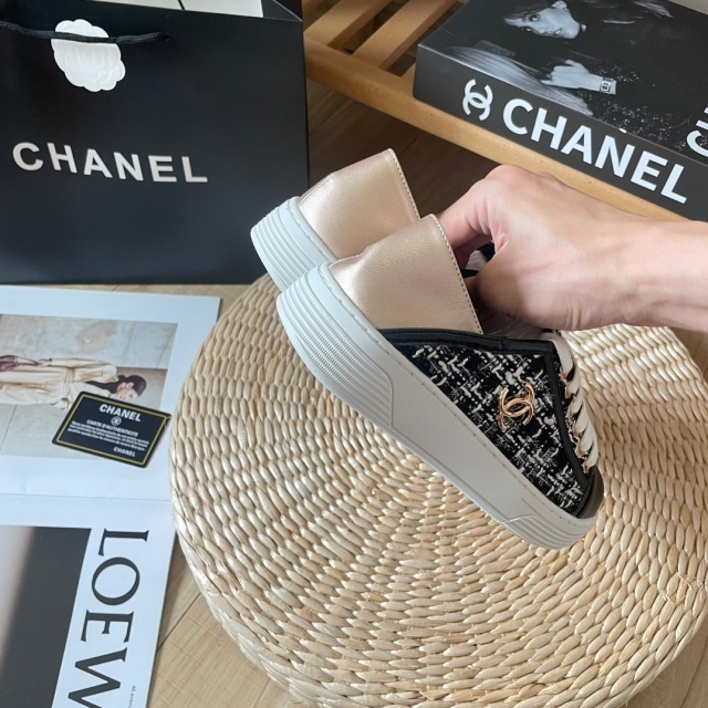 Metal Logo Fashion Women Color Block Sneakers