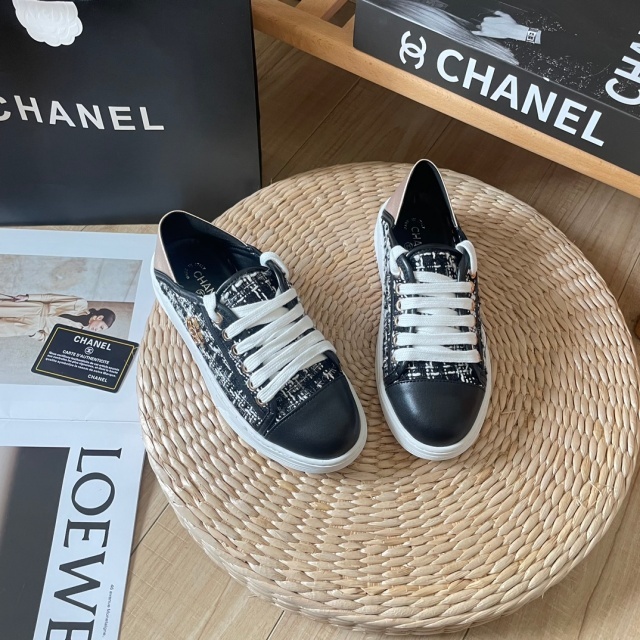 Metal Logo Fashion Women Color Block Sneakers