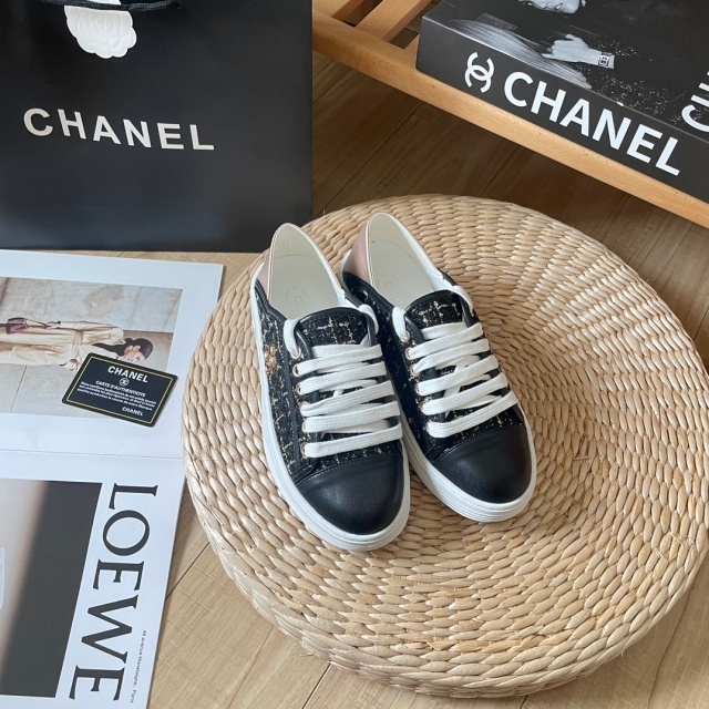 Metal Logo Fashion Women Color Block Sneakers