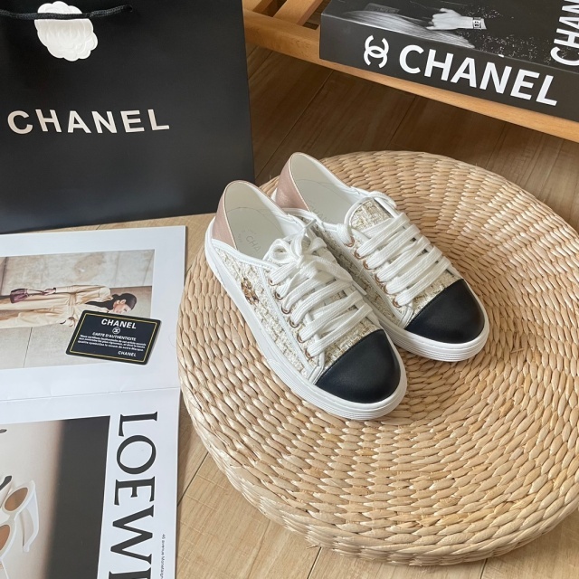 Metal Logo Fashion Women Color Block Sneakers