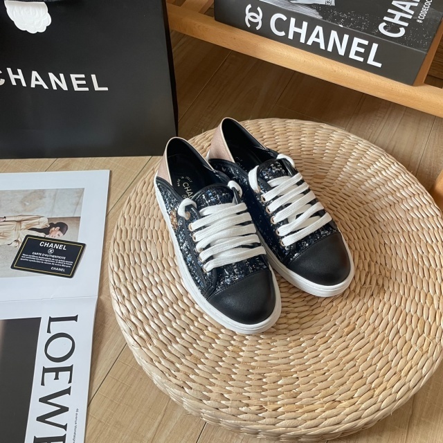 Metal Logo Fashion Women Color Block Sneakers