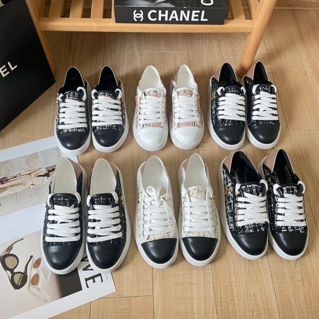 Metal Logo Fashion Women Color Block Sneakers