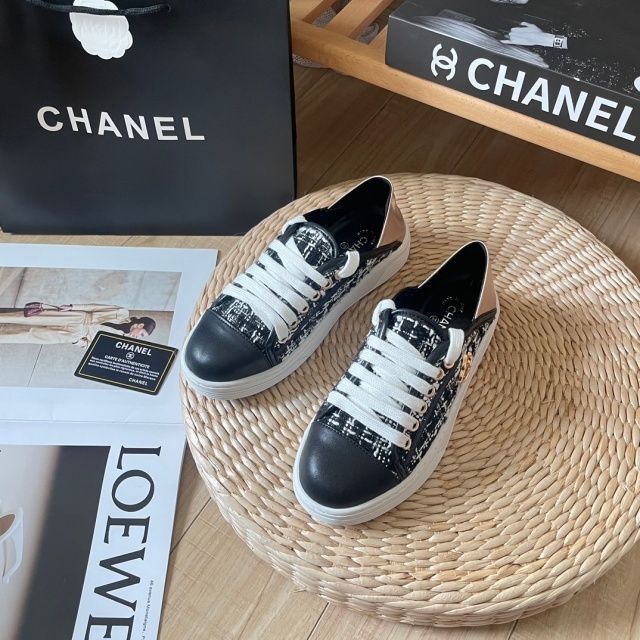 Metal Logo Fashion Women Color Block Sneakers