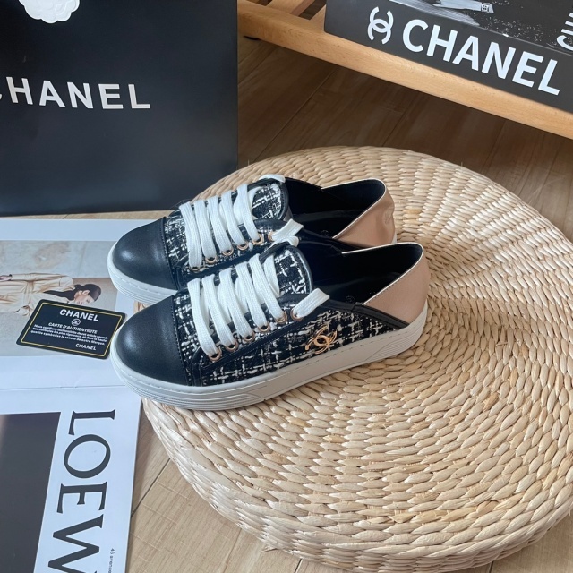Metal Logo Fashion Women Color Block Sneakers
