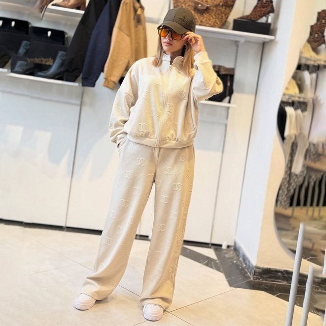 Fashion Embossing Winter Women Tracksuit Set